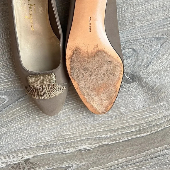 Salvatore Ferragamo Suede Pumps Size 9 - Picture 9 of 9